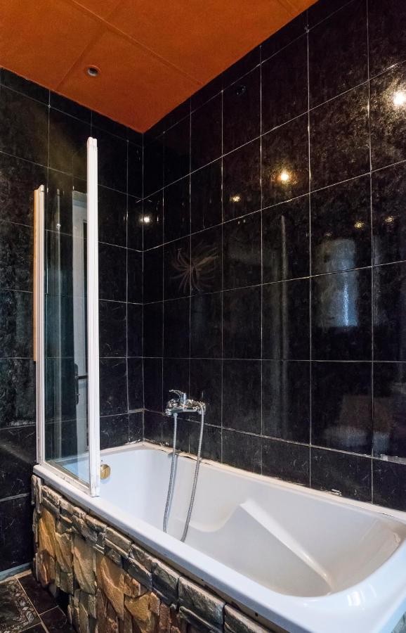 Sunny 1 Bedroom Apartment In Centre Of Рига Экстерьер фото